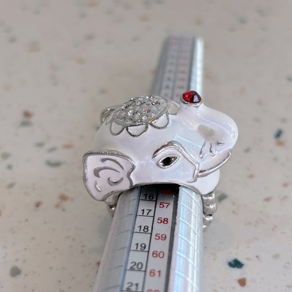 White Elephant‎ Ring with Stretch Comfort Band - Picture 9 of 10